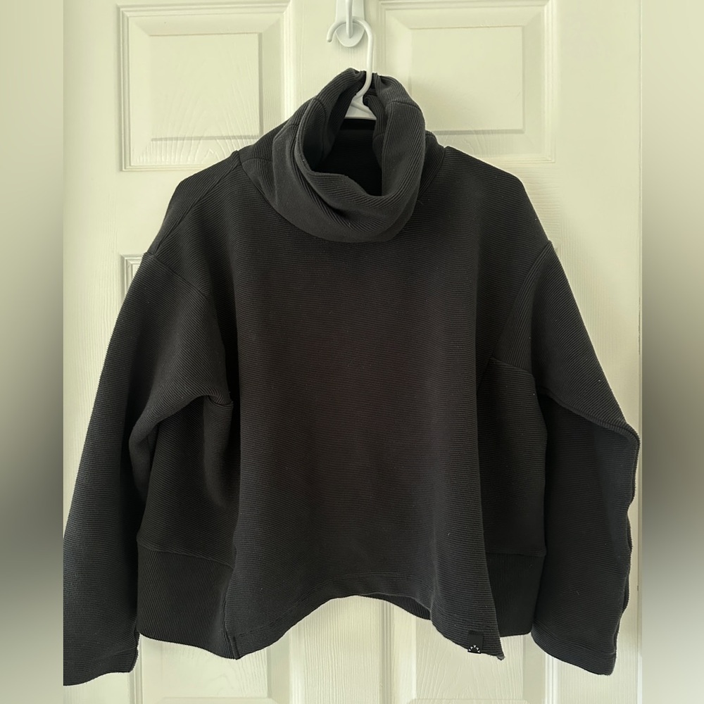 VARLEY Sweatshirt Size Small